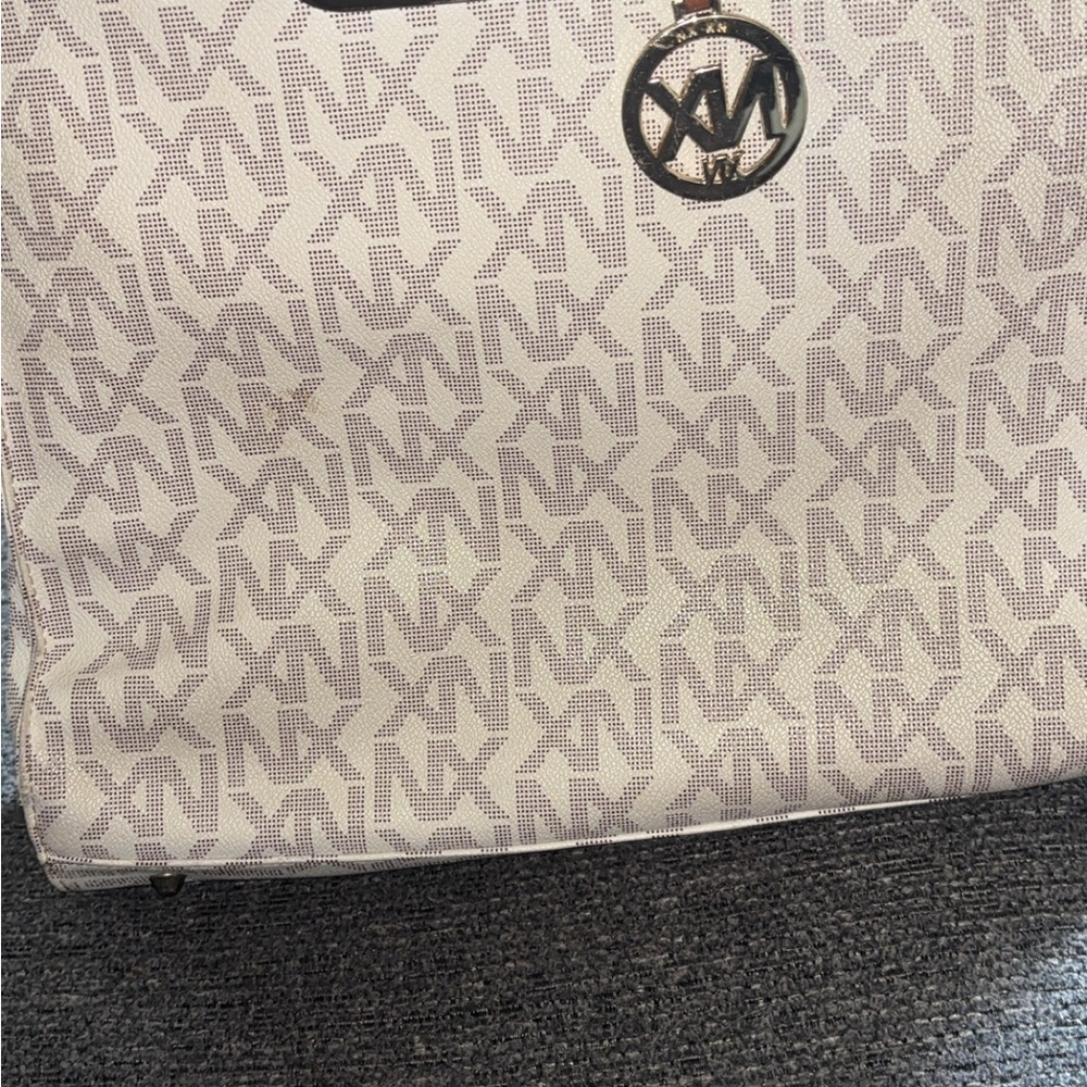 Tote in White and Gray